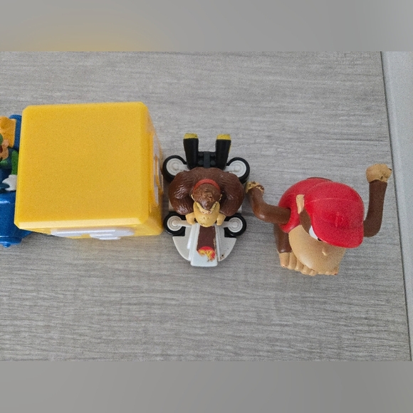 Super Mario Bros Toys Lot Of 6 Luigi Yoshi Donkey Diddy Kong ? Sound Box - Picture 4 of 5